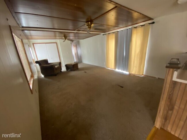 Building Photo - 2 br, 1.5 bath House - 3904 Sarah St, Cadi...