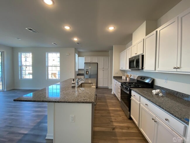 Building Photo - 246 Park Ln