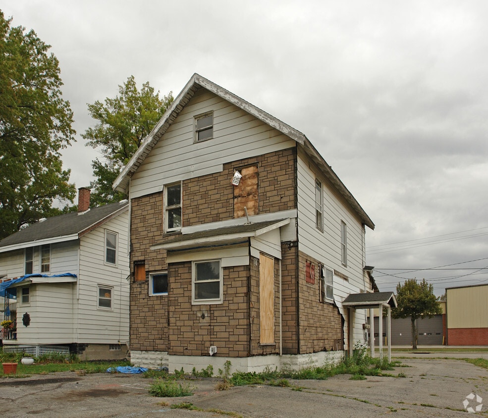 2284 W Market St, Warren, OH 44485 Apartments in Warren, OH