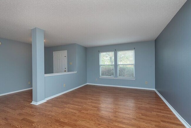 Building Photo - Large 4 Bedroom in Fishers!