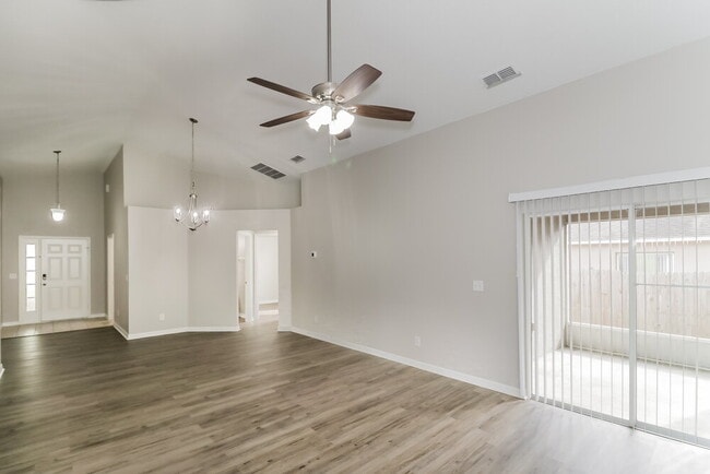 Foto del edificio - 2213 Merry Rd