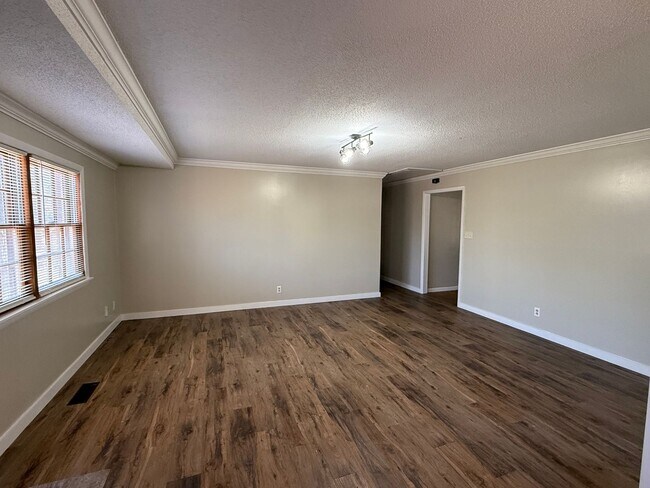 Foto del edificio - 3 Bedroom 2 Bathroom home available now in...