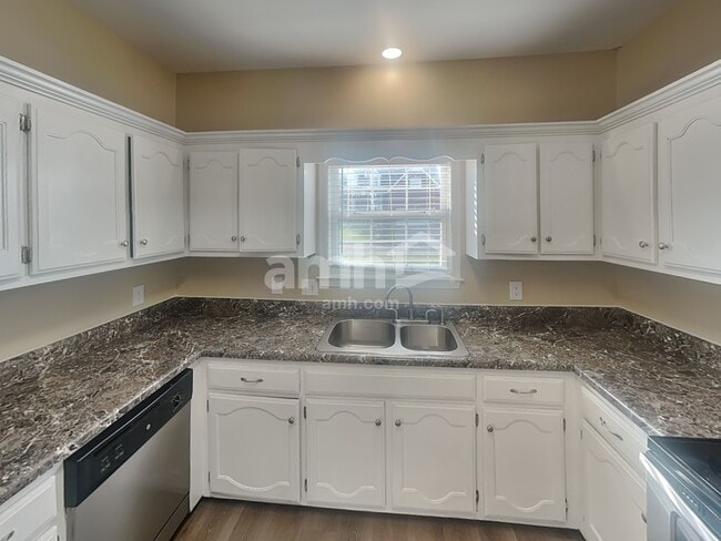 Building Photo - 602 Glenties Dr