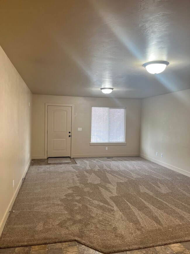 Building Photo - Jared Duplex