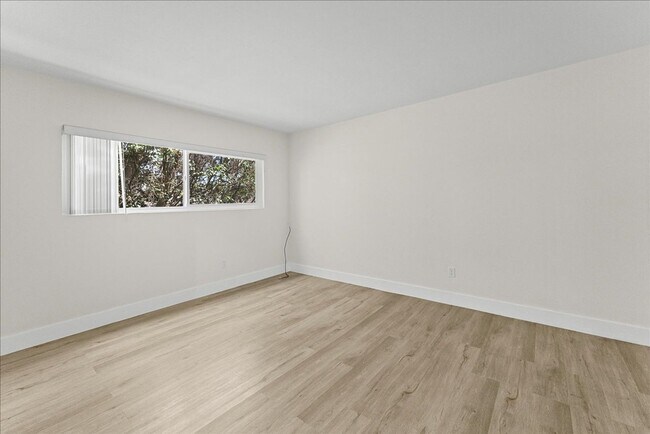 Building Photo - Beautiful Manhattan Beach Apartment!
