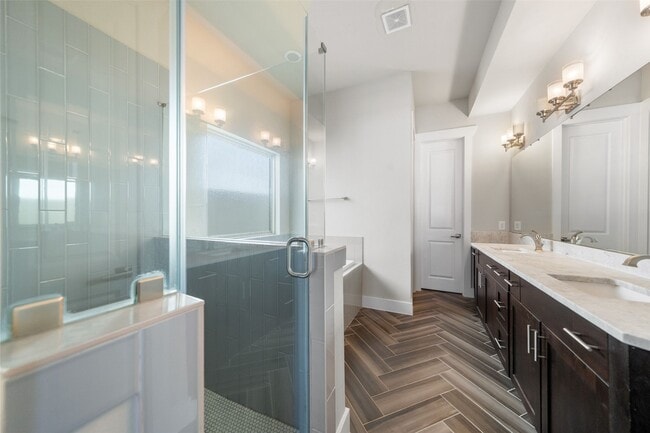 Building Photo - 1107 W 16th St