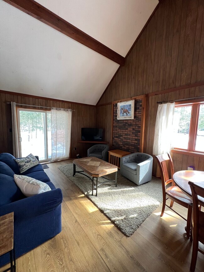 Foto del edificio - 2451 Harbor Petoskey Rd