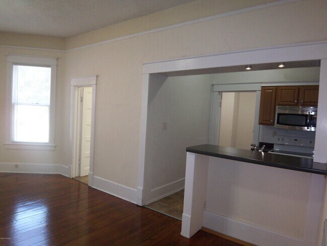 Foto del edificio - 705 E 5th St