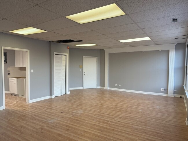 Building Photo - 3300 N Milwaukee Ave