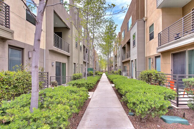 Foto del edificio - 741 Sawyer Pl