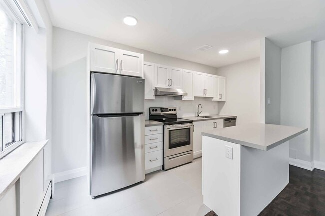 Building Photo - 149 St George St