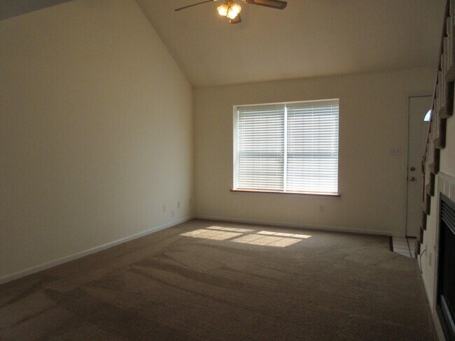 Foto del edificio - 5013 Carrieridge Dr