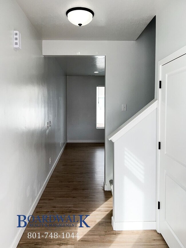 Foto del edificio - Modern 4-Bedroom Home in Herriman