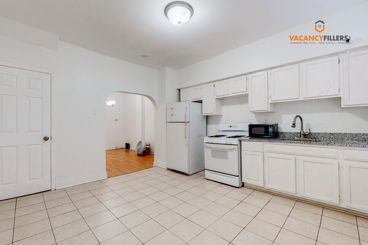 Foto principal - 3 bed house in Coldstream neighborhood w/l...