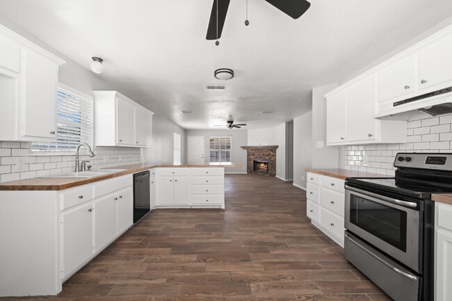 Foto del edificio - Beautiful 3/2/2 in Frenship ISD