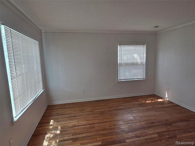 Foto del edificio - 7211 Paige Ave
