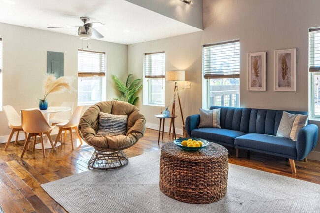 Building Photo - 400 E 13th St