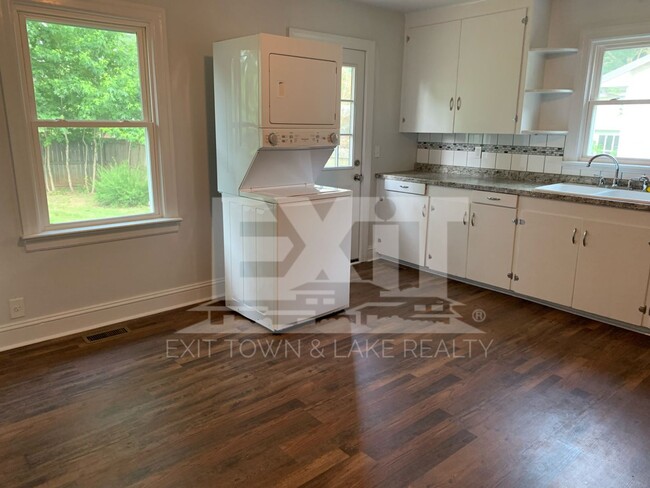 Building Photo - Welcome to your 2 bedroom, 1 bath home in ...