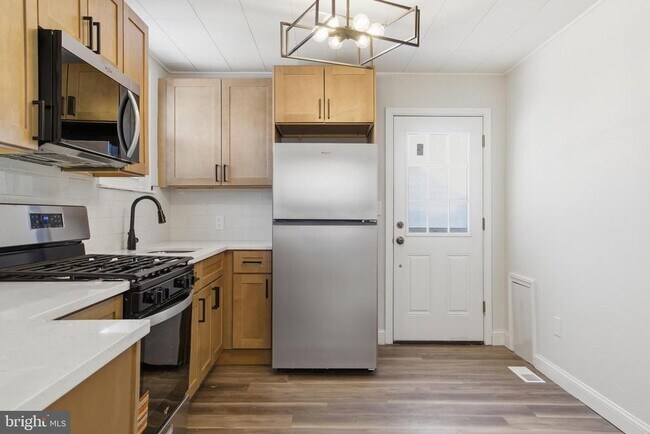 Building Photo - 806 Bordentown Rd