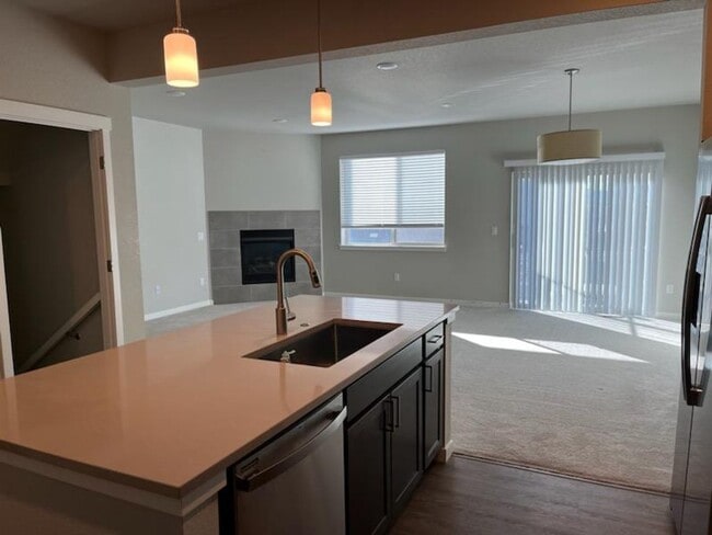 Building Photo - Beautiful 3 Bedroom Home for Rent on Carve...