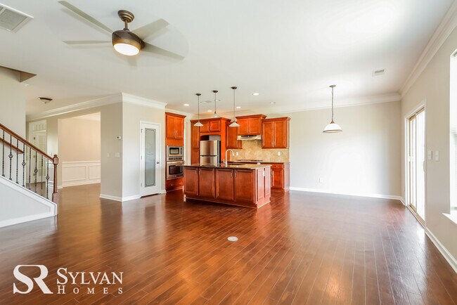 Building Photo - Don't miss out on this fabulous home!