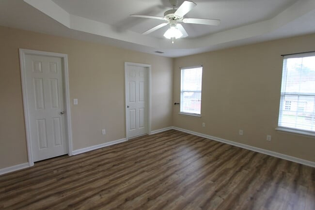 Building Photo - 902 Stoneview Ct