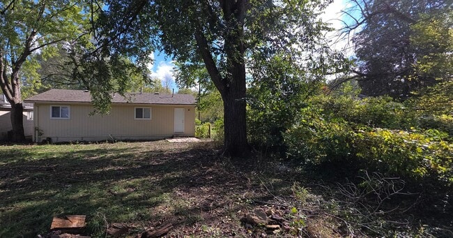 Foto del edificio - 2 Bedroom house with garage, $950!!