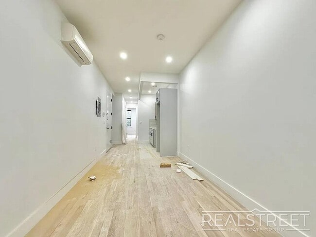 Foto del edificio - Brand new 3 bed 3 bath in the heart of Bushwick!