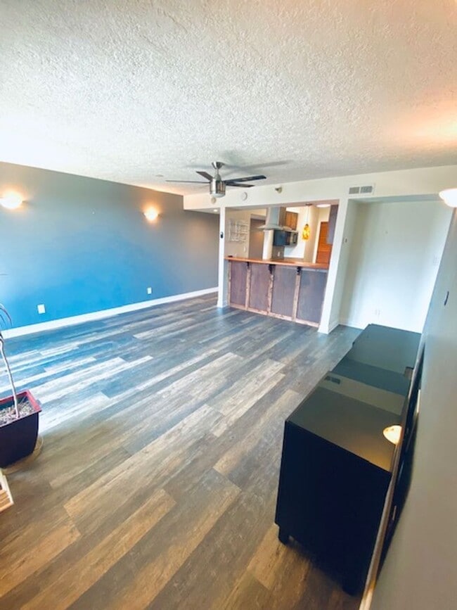 Building Photo - Broadway Condo