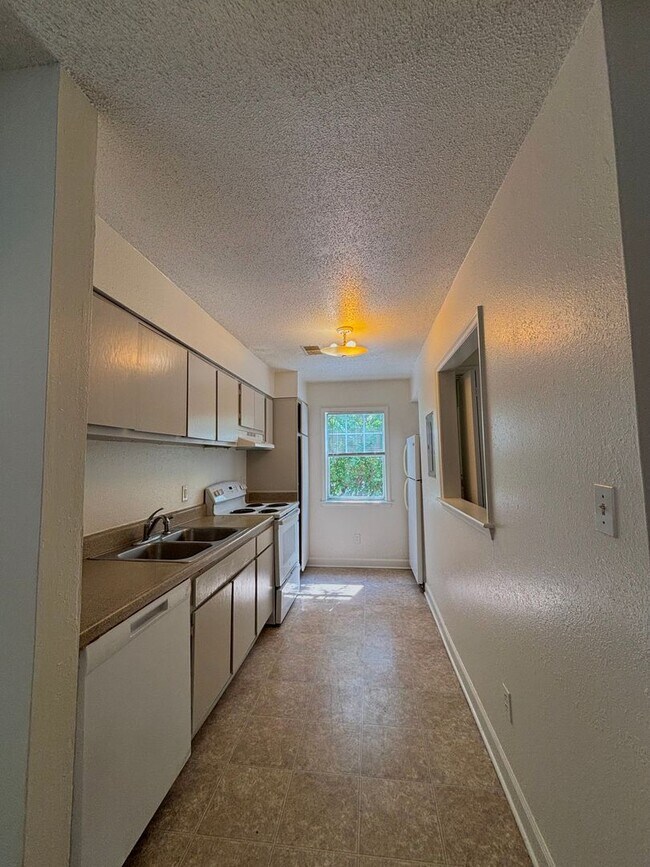 Foto del edificio - 2502 Avent Ferry Rd