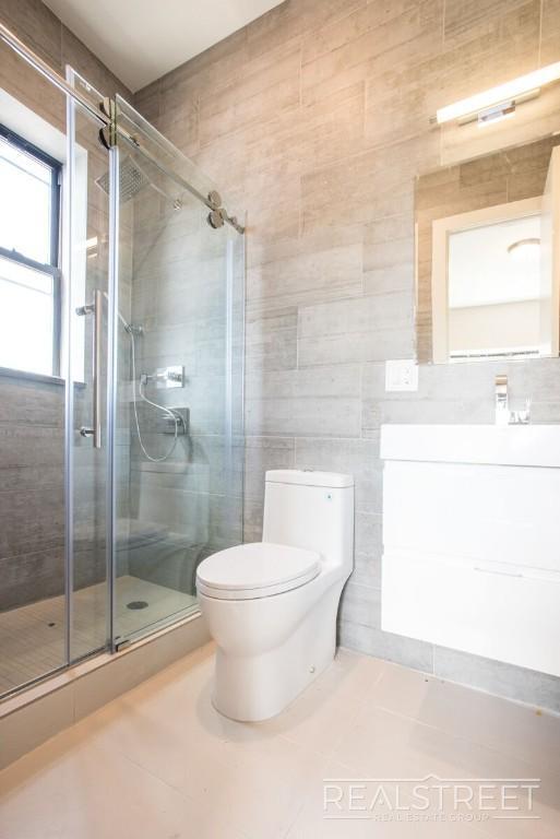 Foto del edificio - Stunning Large 2 Bed in Crown Heights