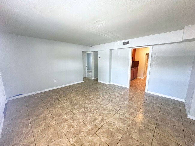 Foto del edificio - 400 Opa-Locka Blvd