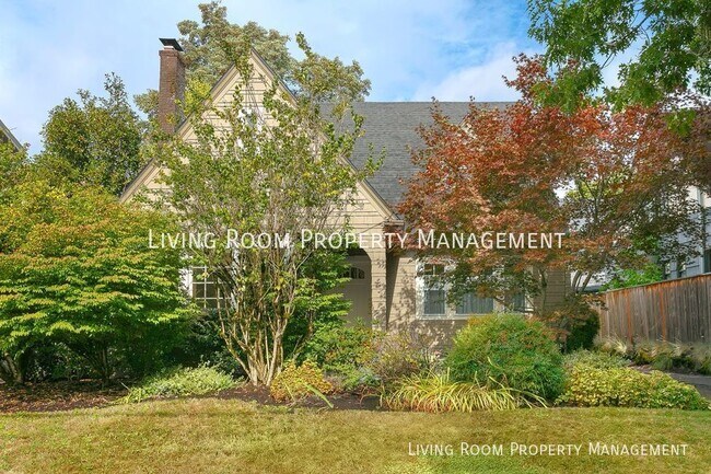 Building Photo - NE Charmer w/ Pristine Vintage Touches