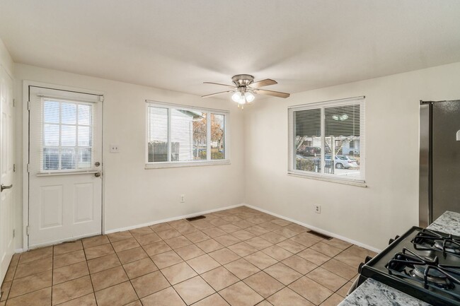 Foto del edificio - Updated 4 Bedroom, 2 Full Bath Ranch Home!!