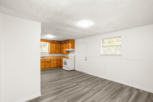 Building Photo - 304 Sunset Trail