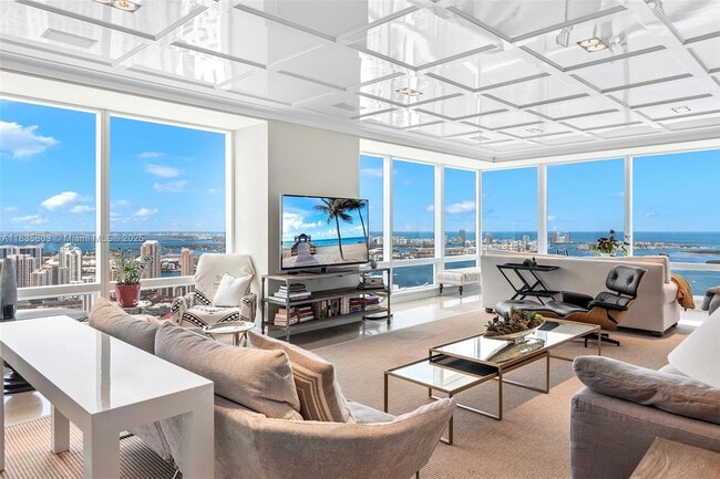 Building Photo - 1425 Brickell Ave