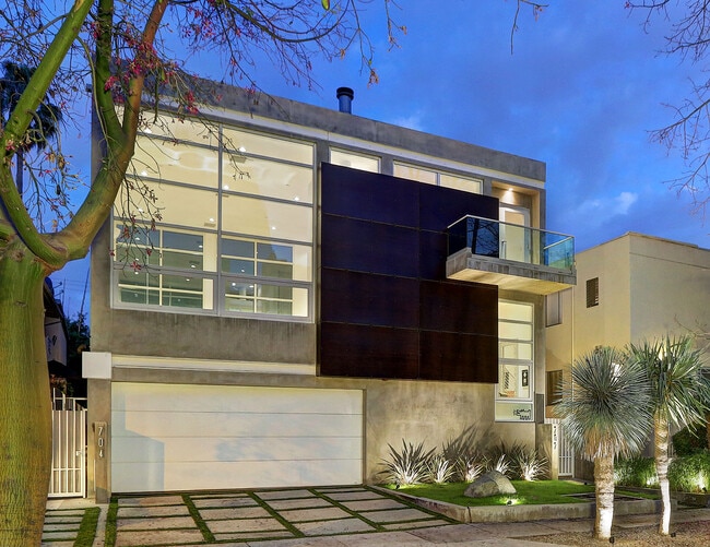 Foto del edificio - 704 Huntley Dr