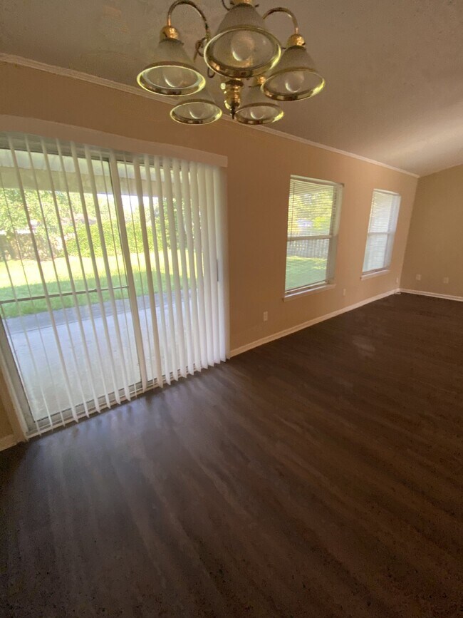 Building Photo - FOR RENT:  Charming 3-Bedroom Home with Sp...