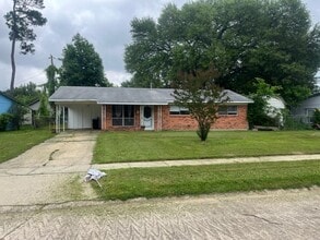 Building Photo - 3036 Louise St