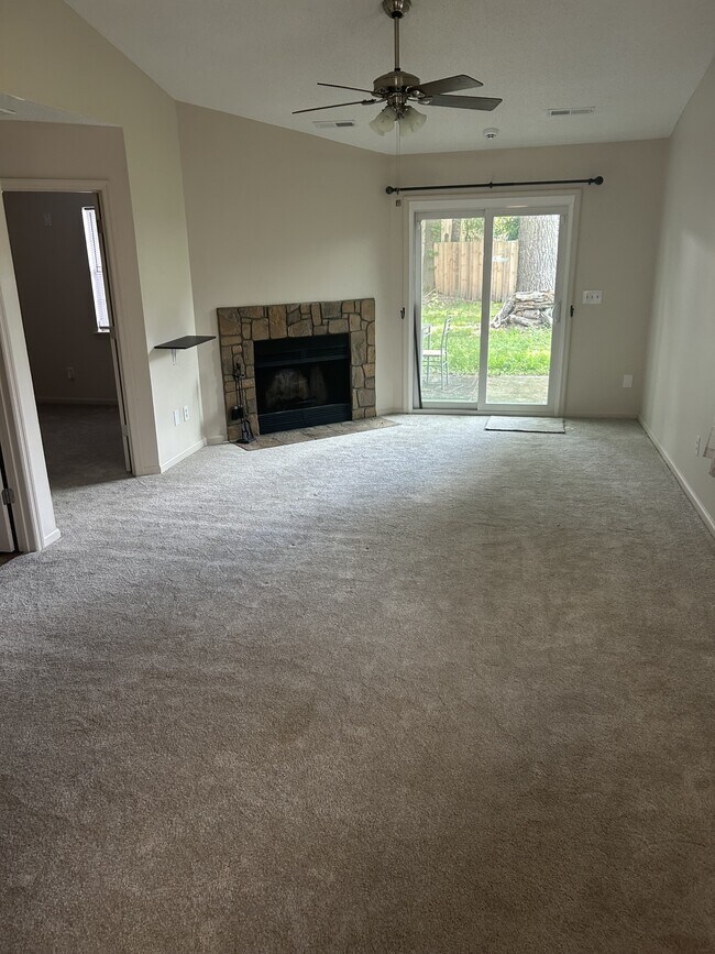 Foto del edificio - 9611 Blue Jay Ct