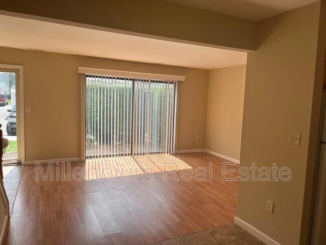 Foto del edificio - 50432 Bay Run S