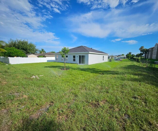 Building Photo - 156 Dabou Loop