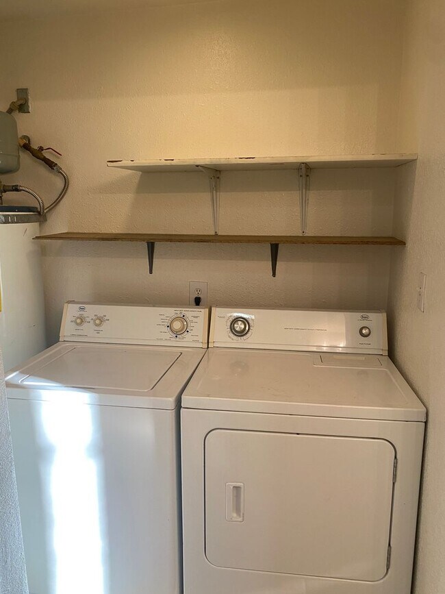 Building Photo - Duplex For Rent PENDING APPLICATIONS!!