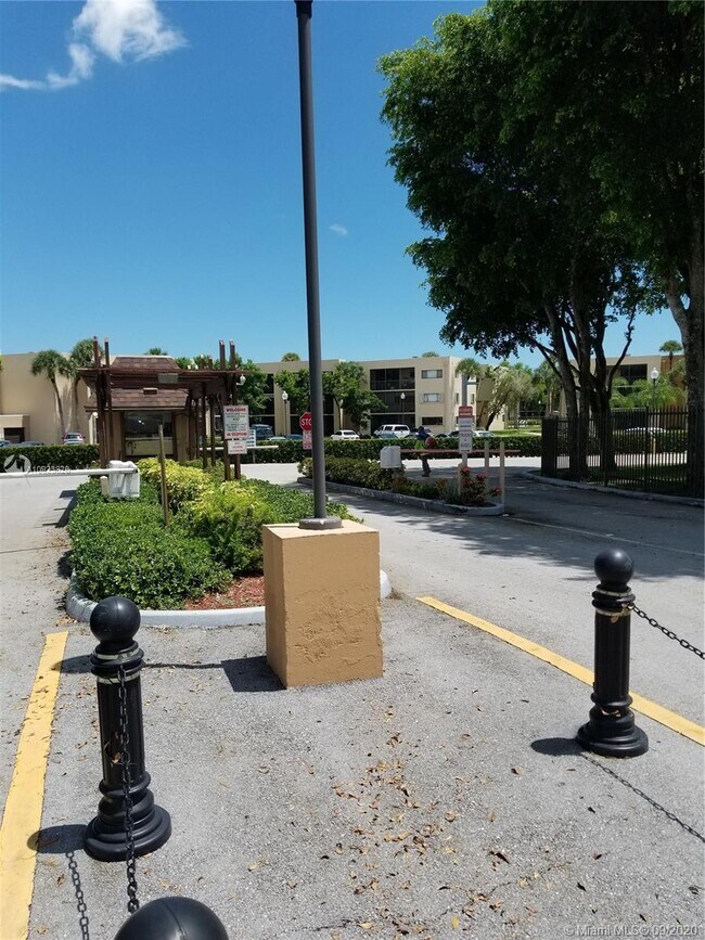 Foto del edificio - 8045 SW 107th Ave