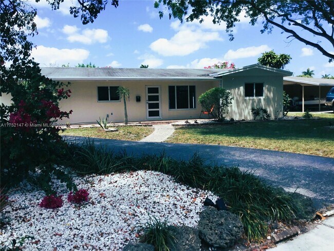 Foto del edificio - 5881 SW 15th St