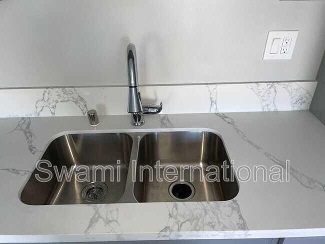 Building Photo - 7100 S Figueroa St