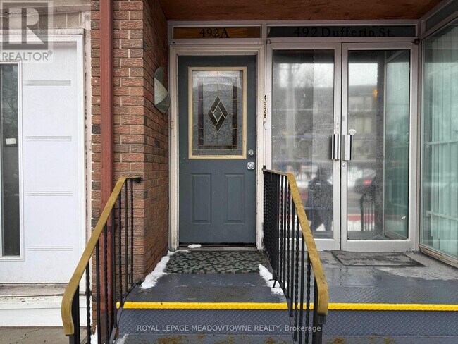 Building Photo - 492 Dufferin St