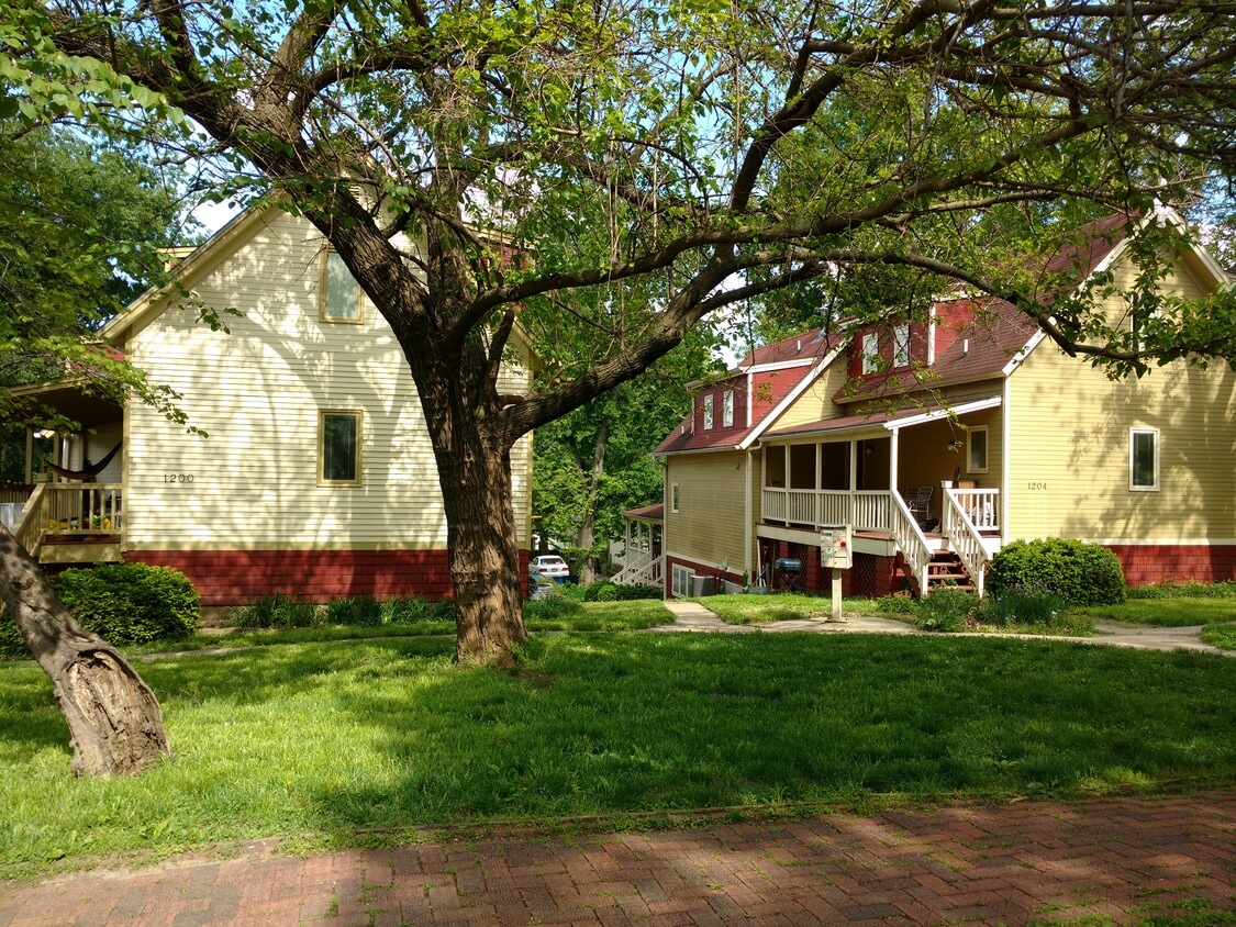 1200 Ohio St Unit A, Lawrence, KS 66044 Apartments in Lawrence, KS