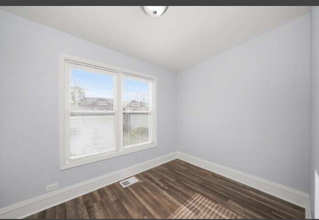 Sun room - 7734 S Merrill Ave