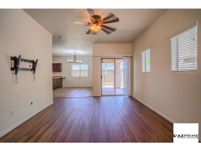 Foto del edificio - Discover this charming 3/2.5 townhome in Phoenix!